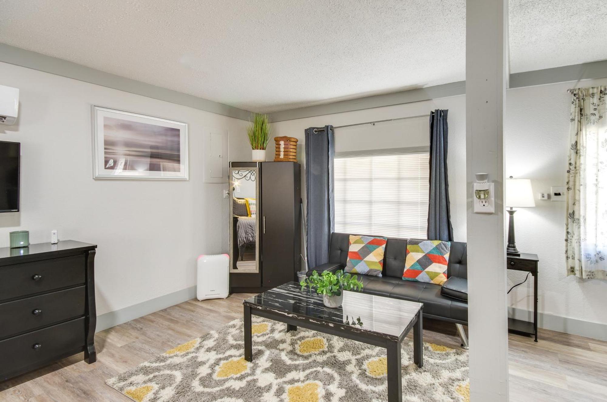 Greenwood Studio Cottage Less Than 1 Mi To Downtown! Exterior photo