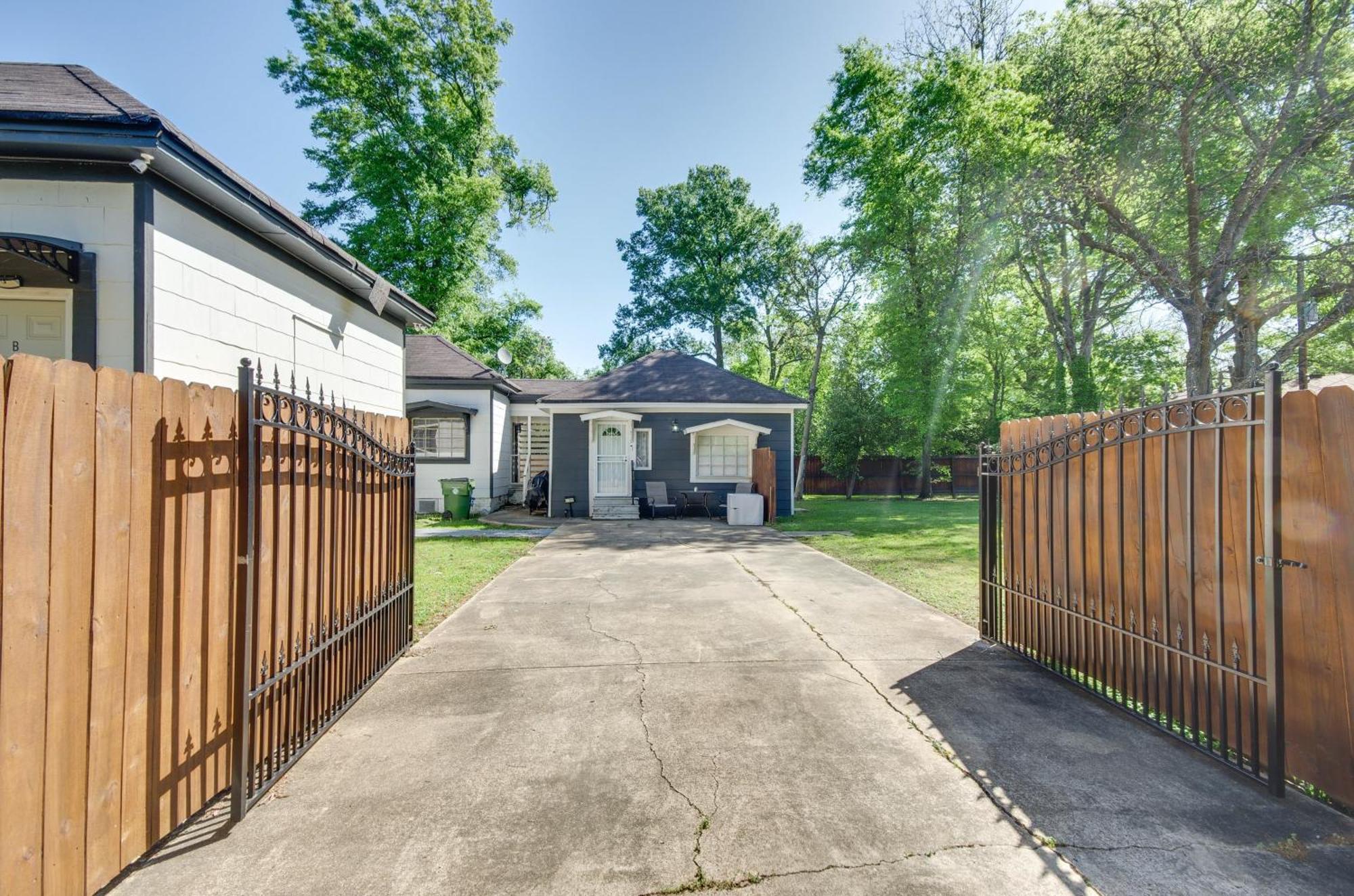 Greenwood Studio Cottage Less Than 1 Mi To Downtown! Exterior photo